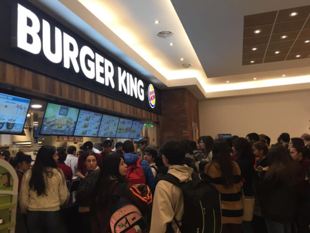 Inauguro el primer Burger King en el San Luis Shopping Center