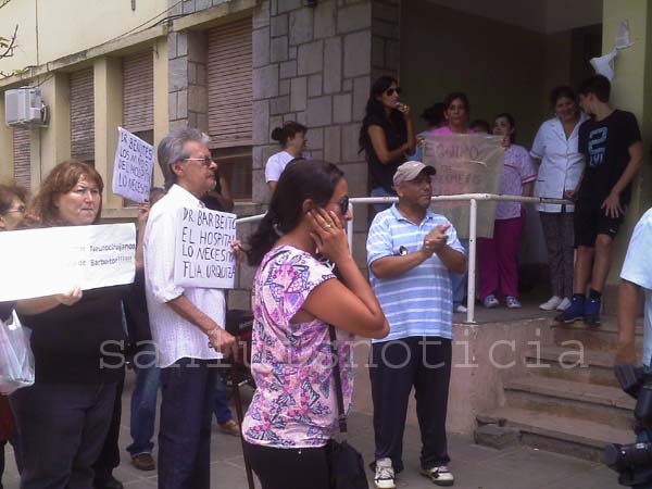 Encendida protesta de pacientes contra el desmantelamiento del Hospital - Foto: www.sanluisnoticia.com.ar